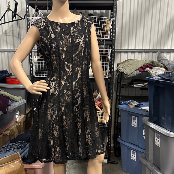 Julian Taylor Dresses & Skirts - Julian Taylor Black and Cream Lace Midi Dress